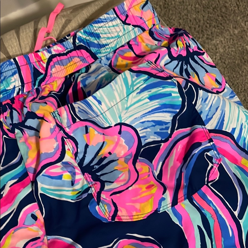 EUC Lilly Pulitzer Pink and Blue Athletic Runaround Shorts - Picture 7 of 7